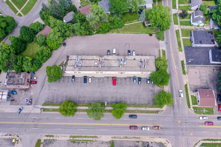 2710 W Court St, Flint, MI à vendre - Photo du bâtiment - Image 2 de 15