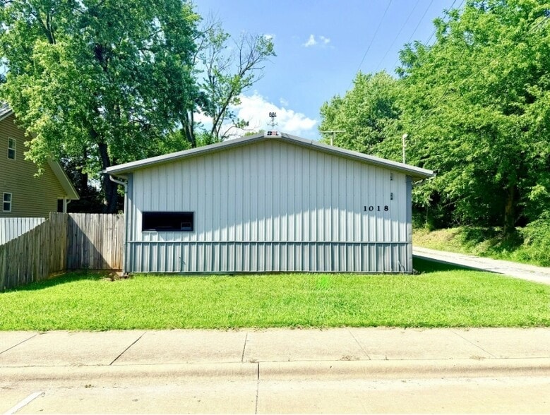 1018 Independence St, Cape Girardeau, MO à louer - Photo du bâtiment - Image 3 de 8