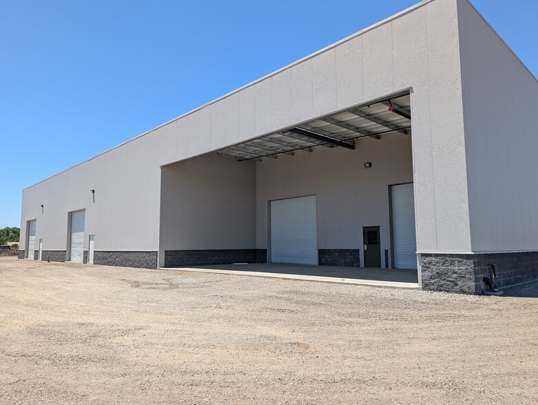 210 Las Animas Ave, Gilroy, CA for lease - Building Photo - Image 2 of 4