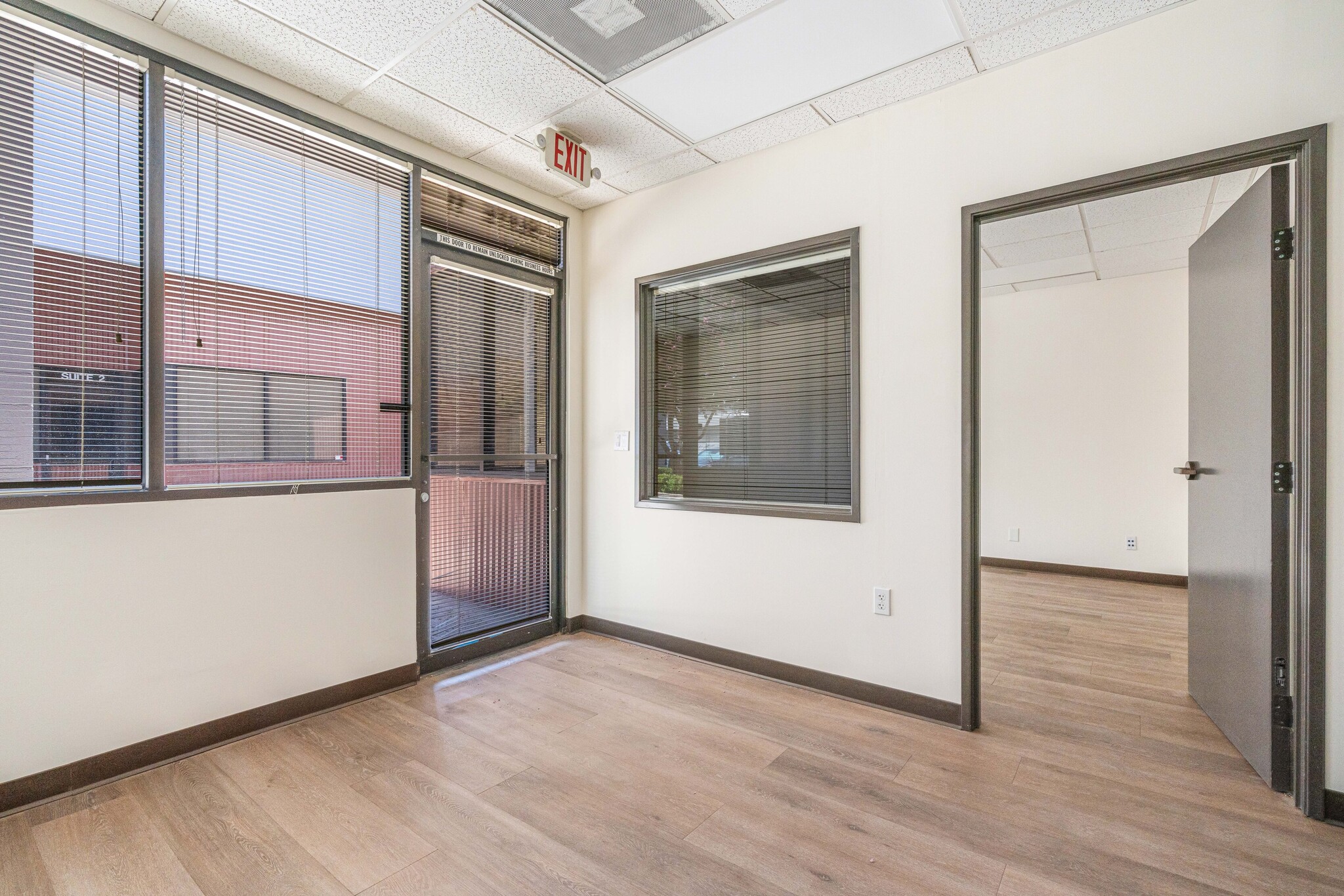 1504 Columbia Ave, Riverside, CA à louer Photo intérieure- Image 1 de 23