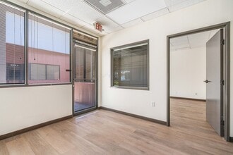 1504 Columbia Ave, Riverside, CA à louer Photo intérieure- Image 1 de 23