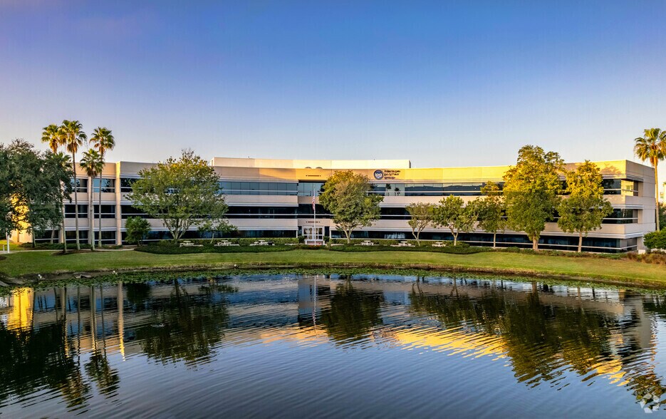 100 Paramount Dr, Sarasota, FL for lease - Building Photo - Image 1 of 14