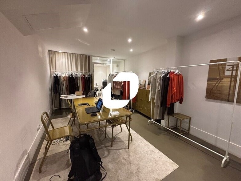 198 Boulevard Saint-Germain, Paris for sale - Interior Photo - Image 3 of 5