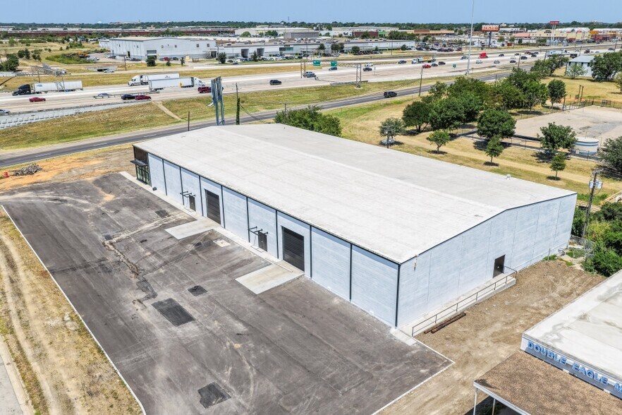 813 Southway Cir, Fort Worth, TX à louer - Photo du bâtiment - Image 3 de 9