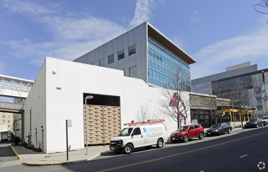 2905 District Ave, Fairfax, VA à louer - Photo du bâtiment - Image 3 de 9