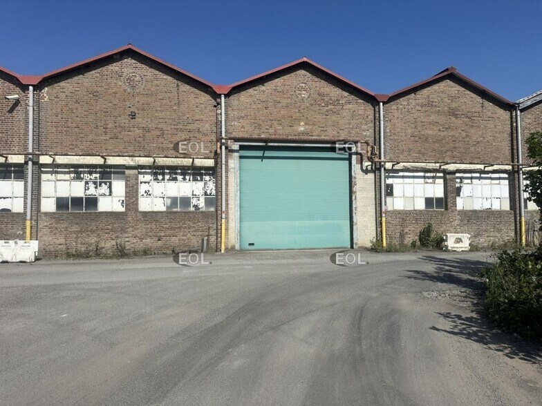 Local d'activités dans Saint-Quentin à vendre - Photo du bâtiment - Image 3 de 12