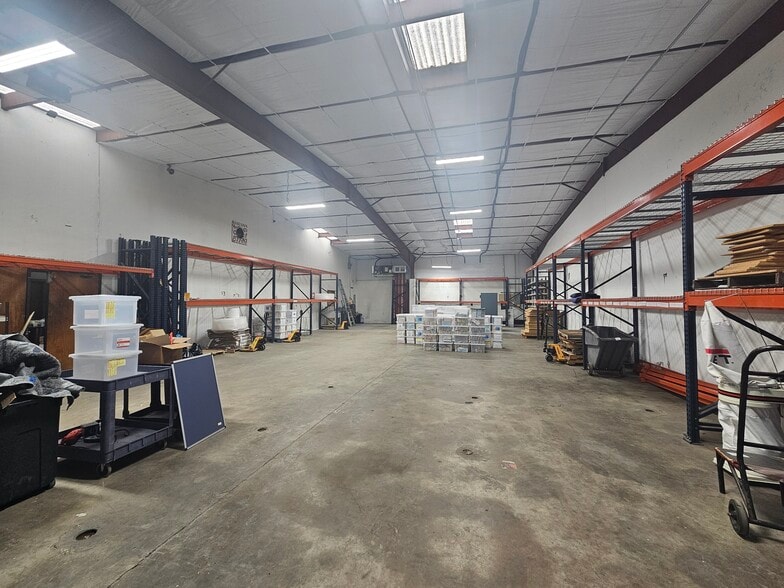 1261 W Hurst Blvd, Hurst, TX for lease - Interior Photo - Image 2 of 20