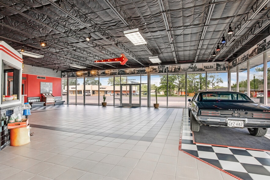 1212 N Main St, Liberty, TX for sale - Building Photo - Image 2 of 13