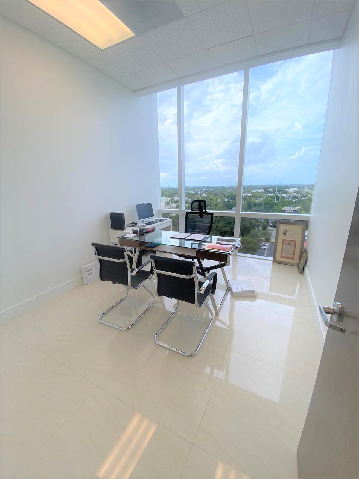 20200 W Dixie Hwy, Aventura, FL à louer Photo intérieure- Image 1 de 4