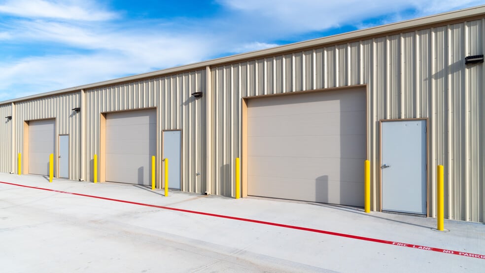 FM 775, Floresville, TX for lease - Building Photo - Image 2 of 9