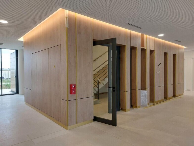 Office in Genas for lease - Building Photo - Image 3 of 8