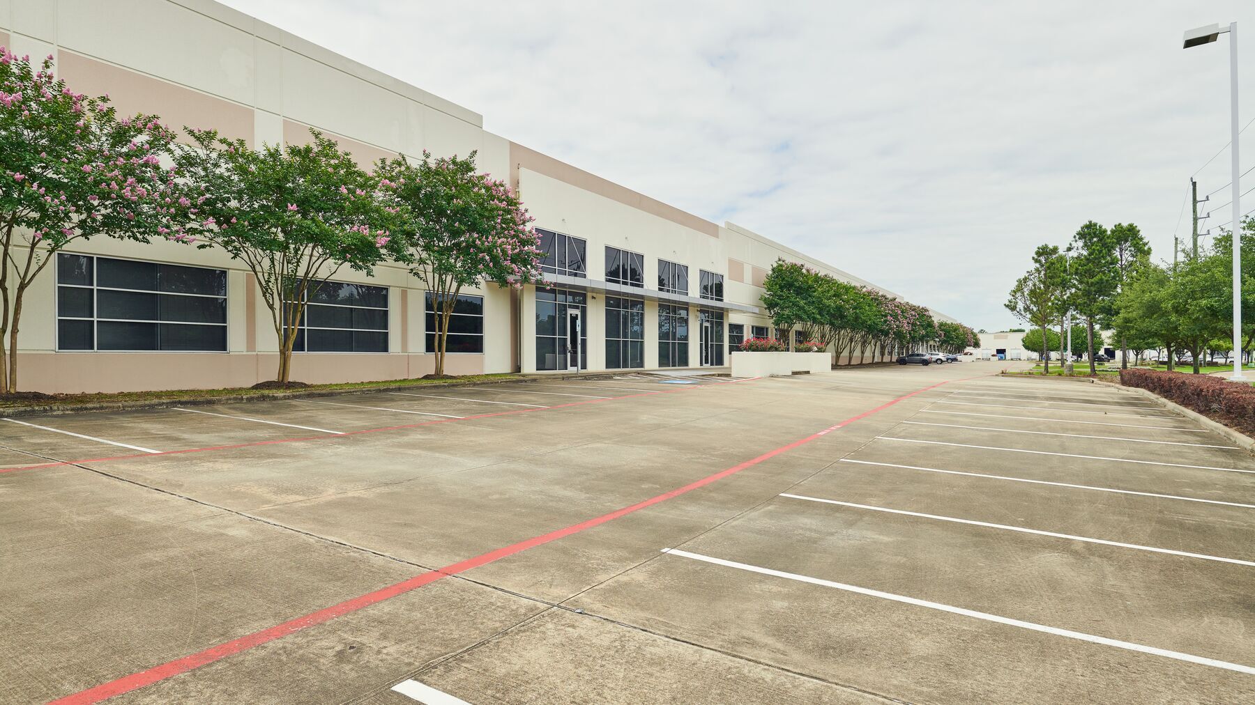 10305 Round Up Ln, Houston, TX for lease Building Photo- Image 1 of 3