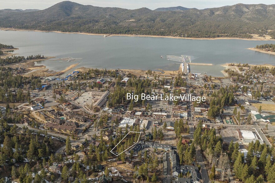 725 Cameron Dr, Big Bear Lake, CA à vendre - Photo du bâtiment - Image 2 de 20