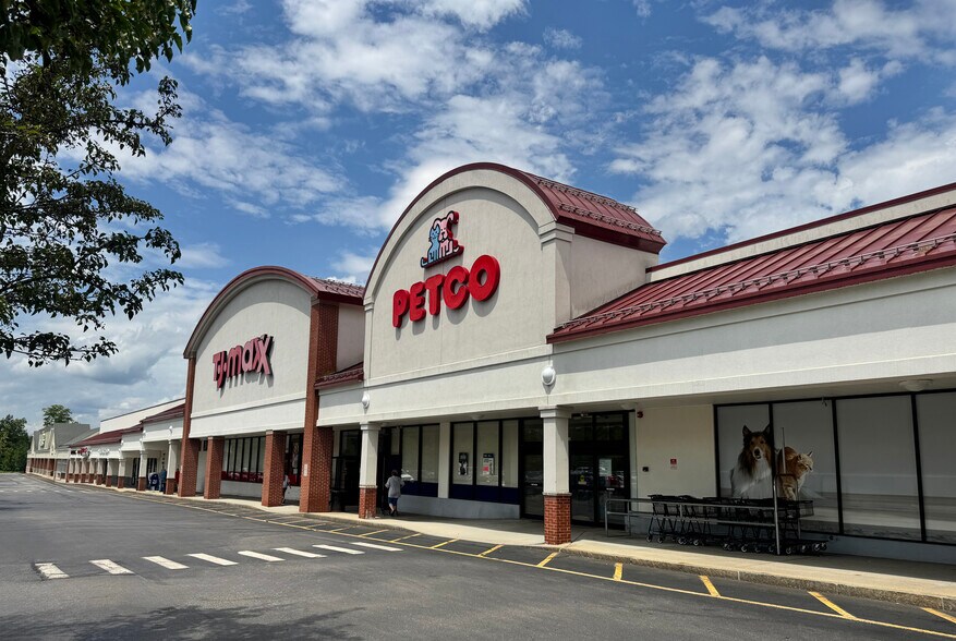 4-8 Plaistow Rd, Plaistow, NH à louer - Photo du bâtiment - Image 2 de 11