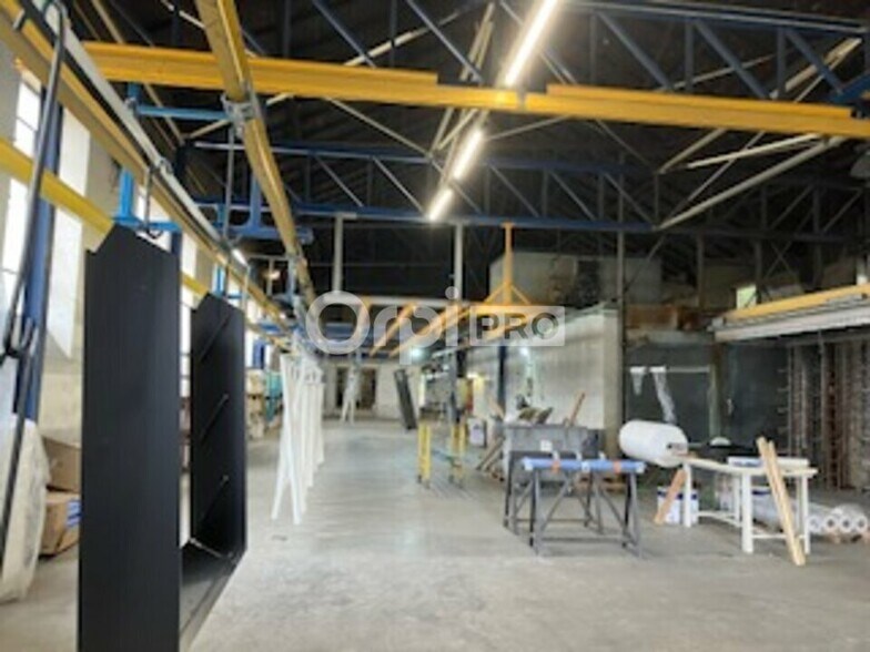 Flex in Neuville-sur-Saône for lease - Interior Photo - Image 2 of 8