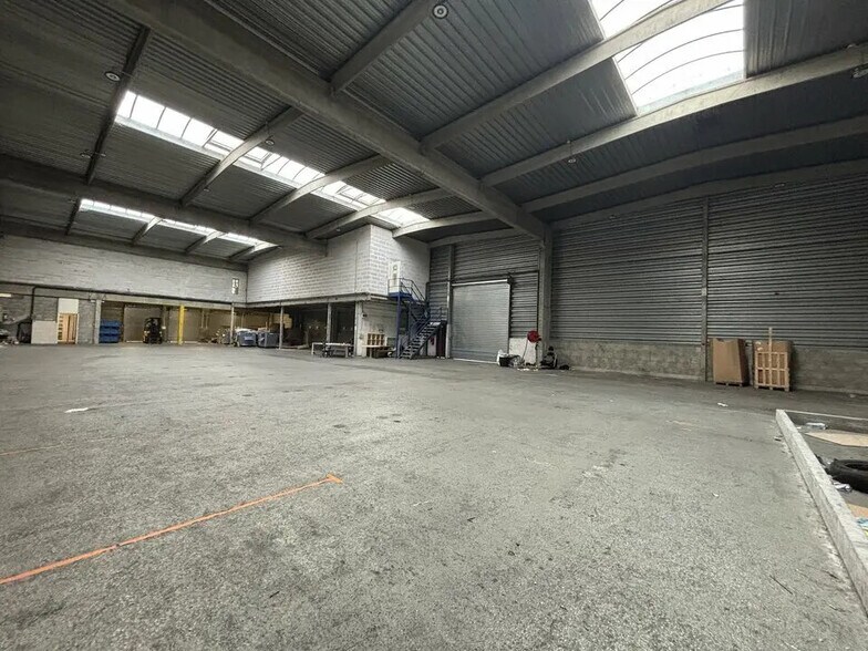 Office in Chassieu for lease - Building Photo - Image 3 of 12