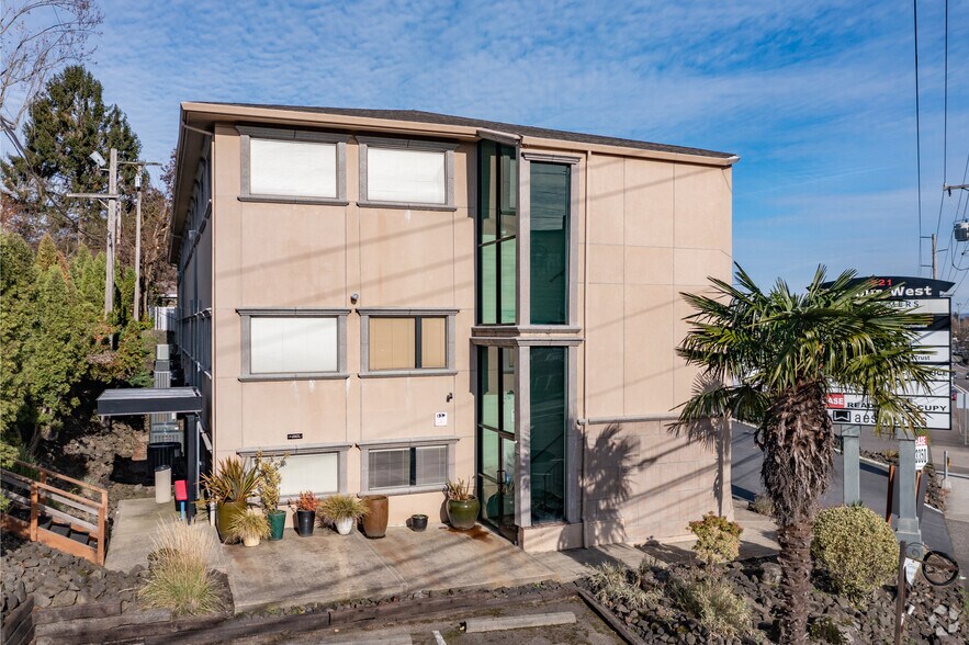 9221 SW Barbur Blvd, Portland, OR à louer - Photo du bâtiment - Image 3 de 5