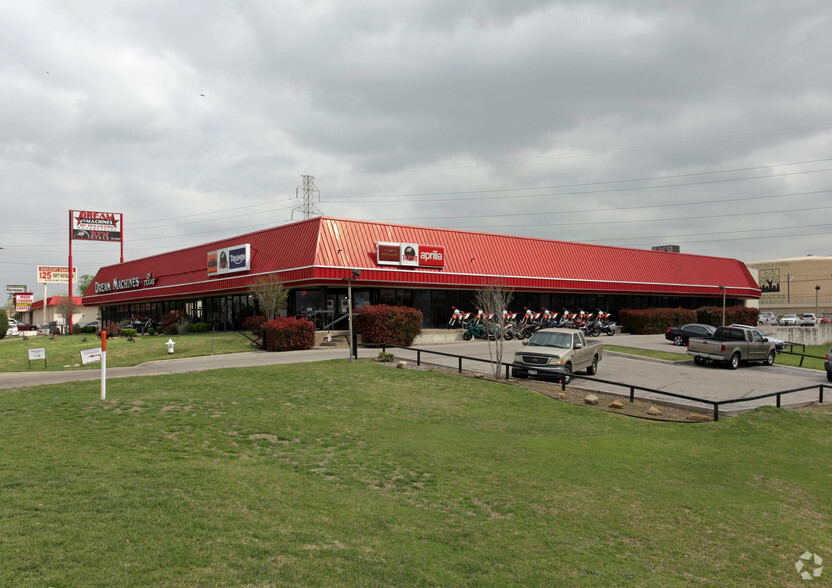 13700 N Stemmons Fwy, Farmers Branch, TX for lease - Primary Photo - Image 1 of 6