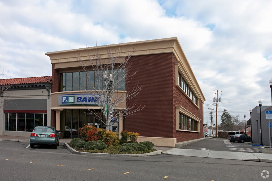 121 S Center St, Turlock, CA for lease - Primary Photo - Image 2 of 28