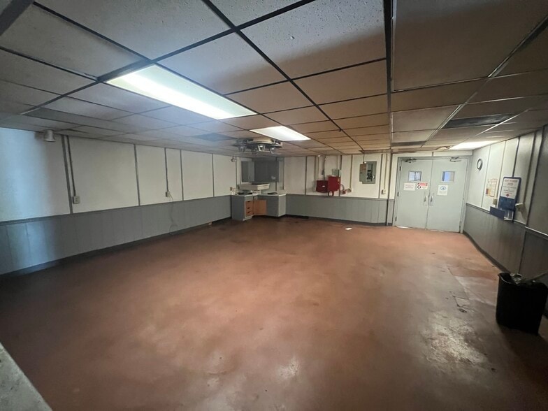 725 N Locust St, Ottawa, OH for lease - Interior Photo - Image 2 of 10