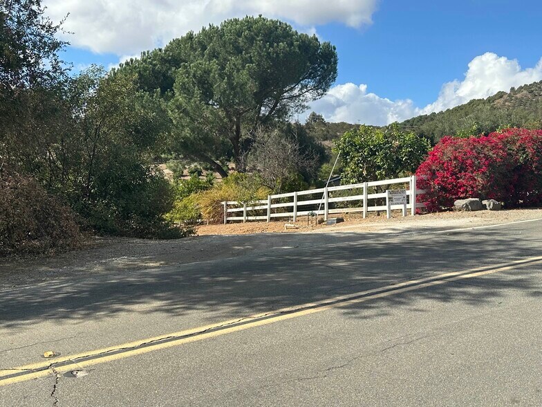 44605 Via Vaquero, Temecula, CA à vendre - Photo du bâtiment - Image 3 de 12