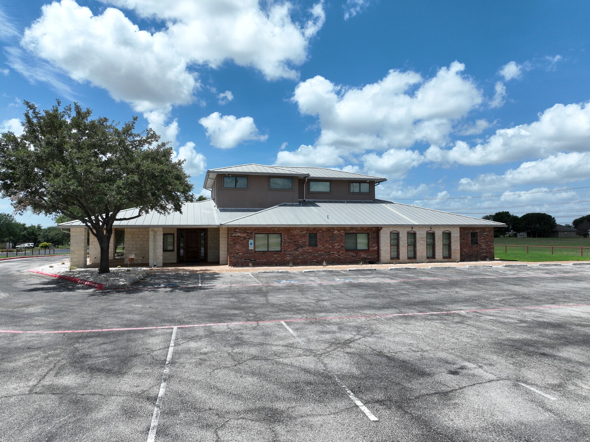 8870 E US Highway 87, San Antonio, TX à vendre Photo du bâtiment- Image 1 de 1