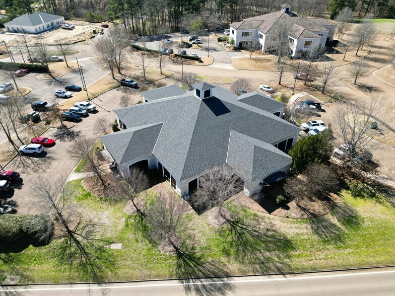 601 Crescent Blvd, Madison, MS à louer - Photo du bâtiment - Image 2 de 22