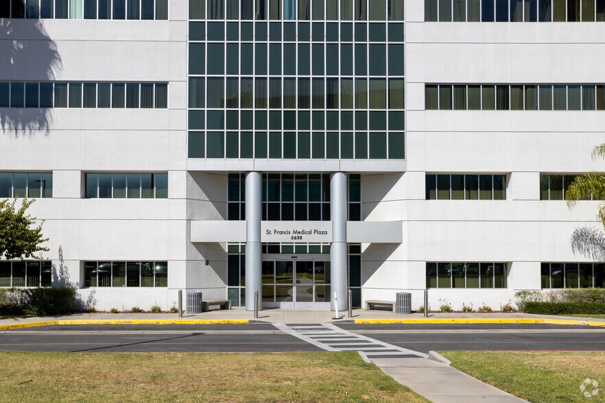 3628 E Imperial Hwy, Lynwood, CA for lease - Building Photo - Image 3 of 5