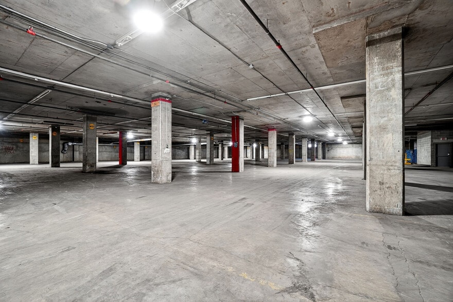 2698-2720 Rue Léger, Montréal, QC à louer - Photo du bâtiment - Image 3 de 4