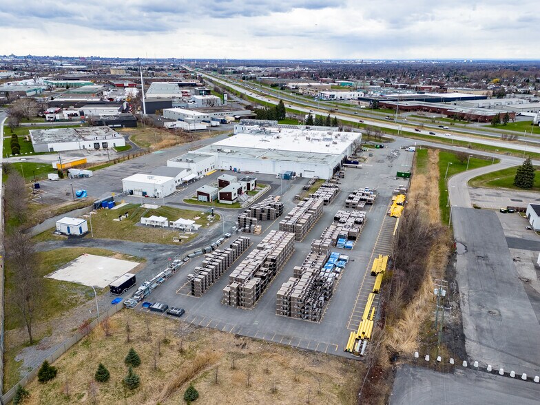 1350 Rue Nobel, Boucherville, QC à louer - Photo du bâtiment - Image 3 de 13