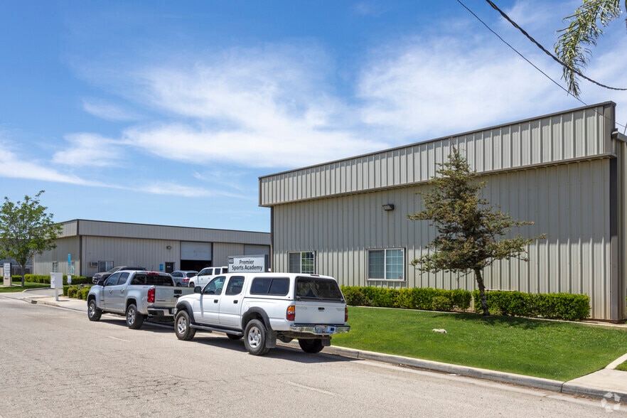 9352-9356 Shellabarger Rd, Bakersfield, CA à louer - Photo du bâtiment - Image 3 de 3