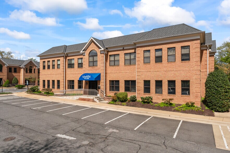 6408 Grovedale Dr, Franconia, VA à vendre - Photo du bâtiment - Image 2 de 13