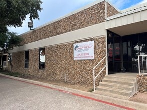 1600 N Stemmons Fwy, Carrollton, TX à louer Photo du bâtiment- Image 2 de 3