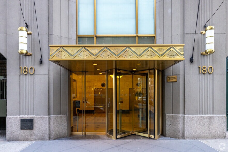 180 Varick St, New York, NY à louer - Photo du bâtiment - Image 3 de 7