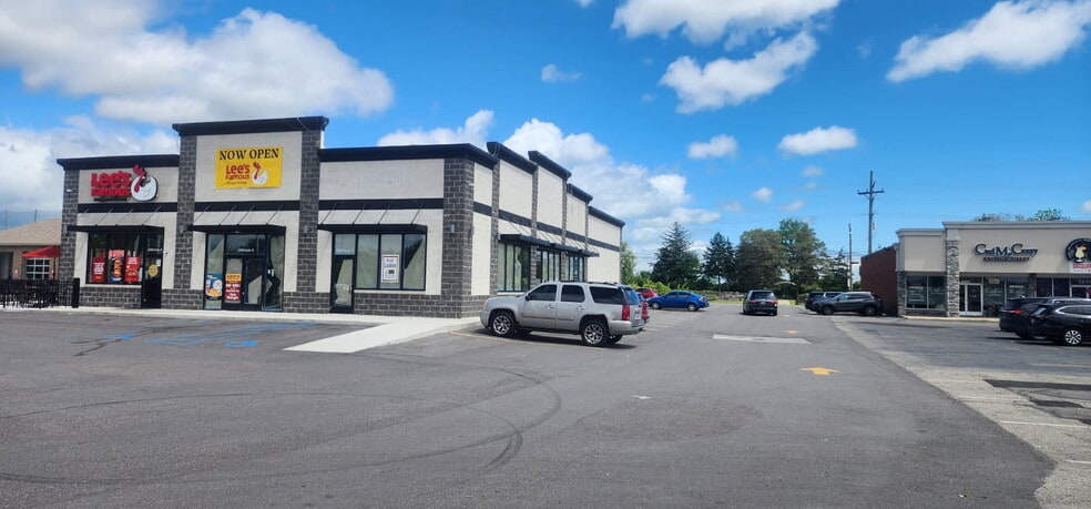 32500 Gratiot Ave, Roseville, MI à louer - Photo du bâtiment - Image 2 de 2