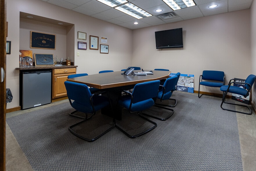 1 Victor Way, Sharon, PA for sale - Interior Photo - Image 2 of 38