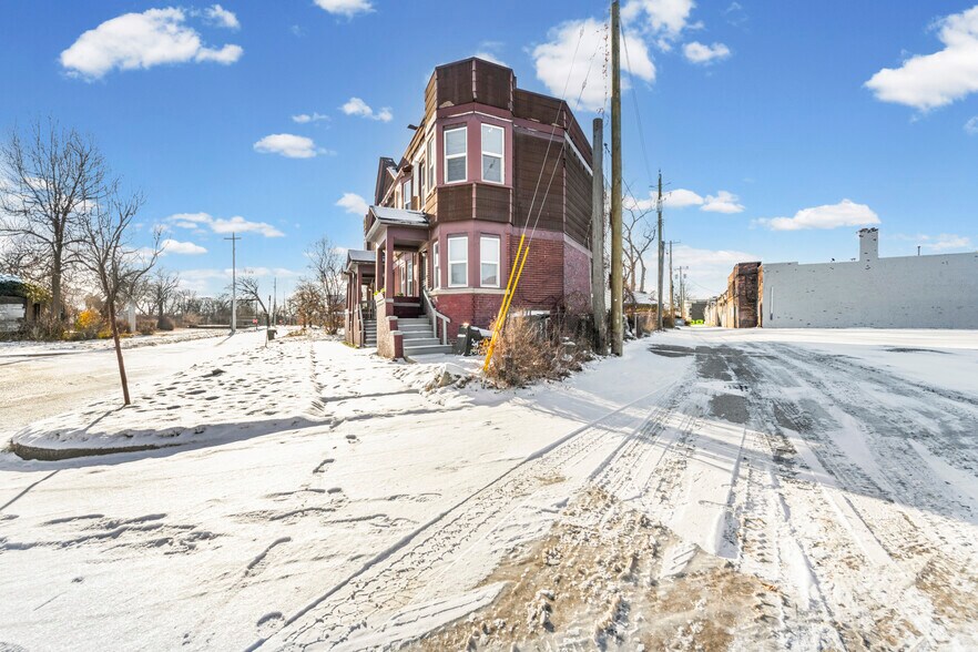 3 4Plexes portefeuille de 1 propriétés à vendre sur LoopNet.ca - Photo du bâtiment - Image 2 de 43
