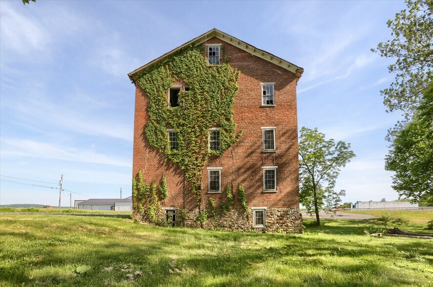 1209 Mill Rd, Selinsgrove, PA à vendre - Photo du bâtiment - Image 3 de 22