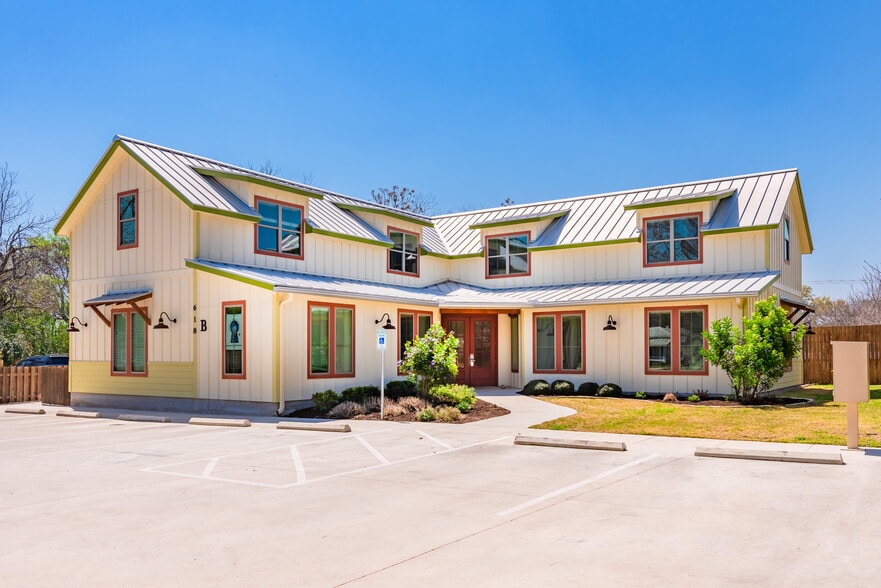 618 Comal Ave, New Braunfels, TX for lease - Building Photo - Image 1 of 8