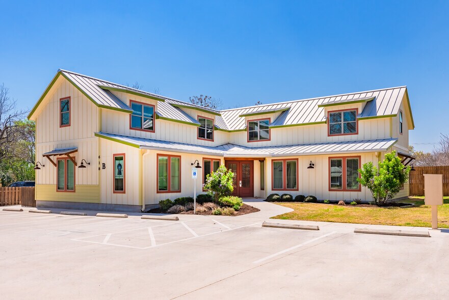 618 Comal Ave, New Braunfels, TX à louer - Photo du bâtiment - Image 1 de 8