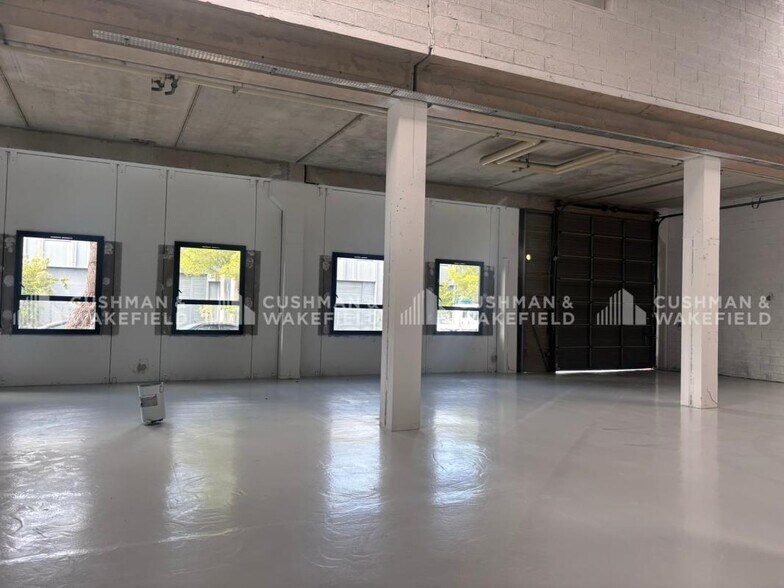 Chemin De La Bastide Blanche, Vitrolles for lease - Interior Photo - Image 3 of 8