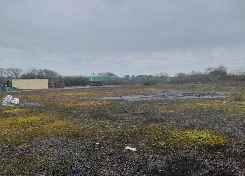 Waterton Rd, Bridgend à louer - Photo du bâtiment - Image 2 de 4