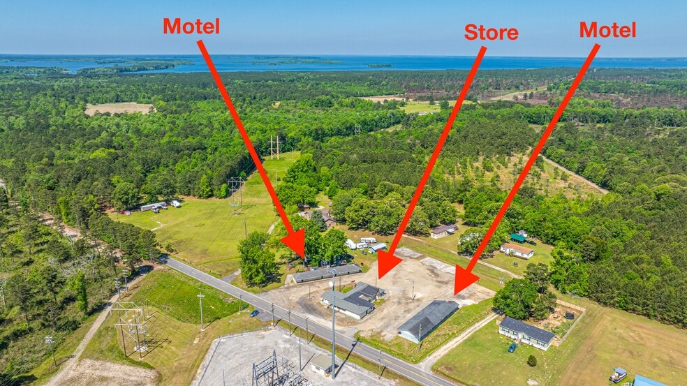 1058 Edgewater Rd, Pineville, SC à vendre - Photo du bâtiment - Image 2 de 49