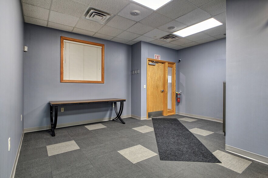 911 Ligonier St, Latrobe, PA à vendre - Photo intérieure - Image 2 de 18