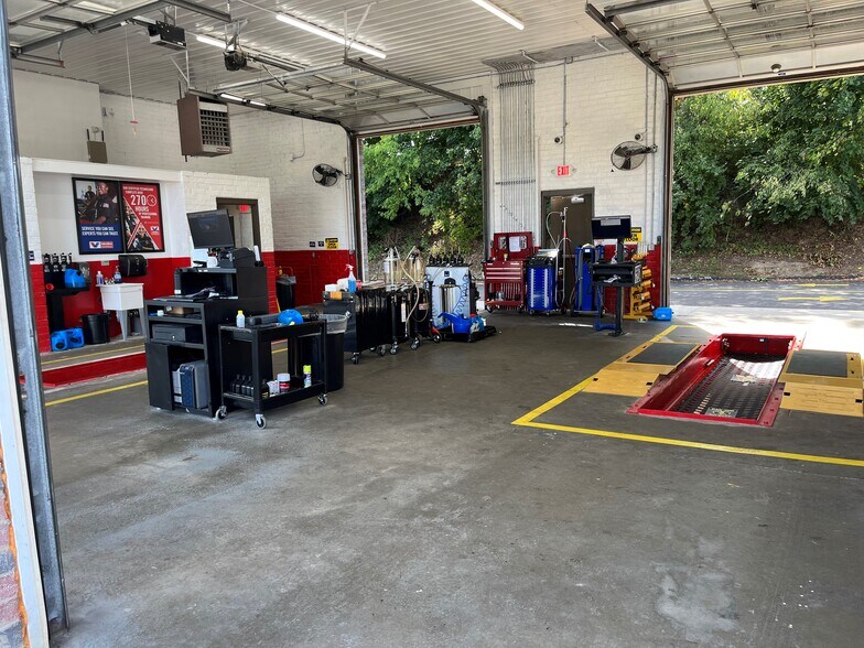 698 S Pike Rd, Sarver, PA à vendre - Photo intérieure - Image 2 de 6