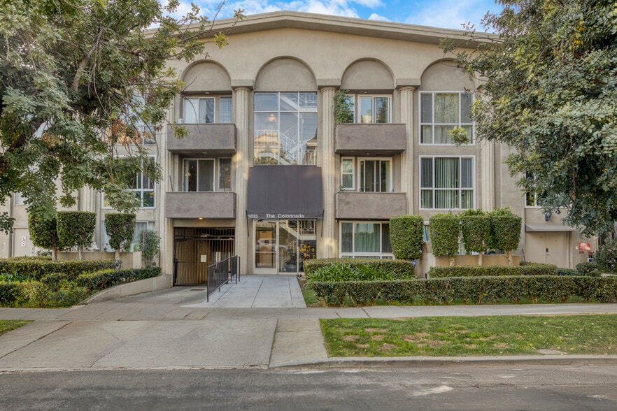 1833 Westholme Ave, Los Angeles, CA à vendre - Photo du bâtiment - Image 3 de 19