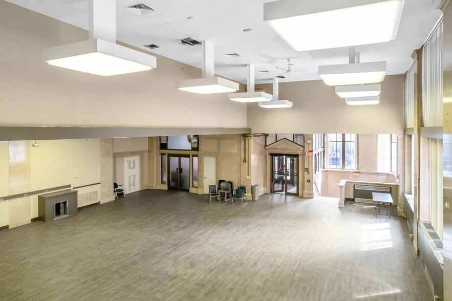 223 High St, Holyoke, MA à louer - Photo du bâtiment - Image 2 de 6