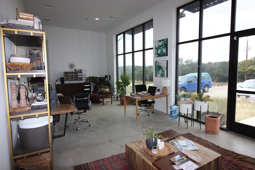 9417 Circle Dr, Austin, TX for lease - Lobby - Image 2 of 12