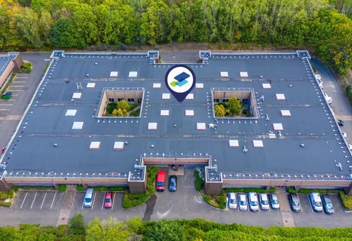 Industrial in Trappes for lease - Building Photo - Image 1 of 12