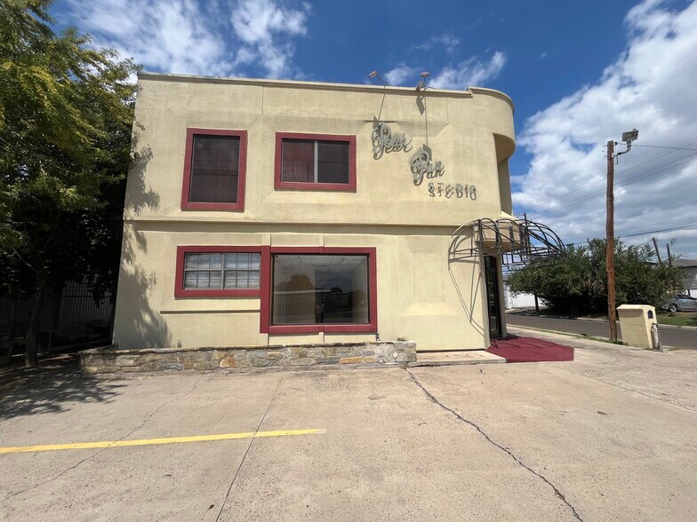 102 W Calton Rd, Laredo, TX à vendre - Photo du bâtiment - Image 2 de 45